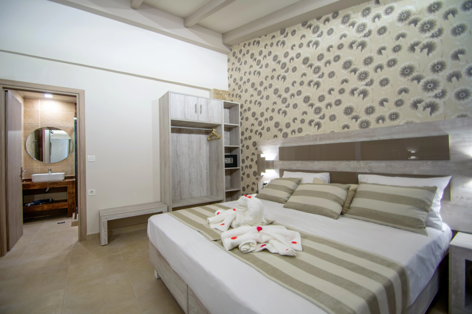 Photo - Paradise Apartments