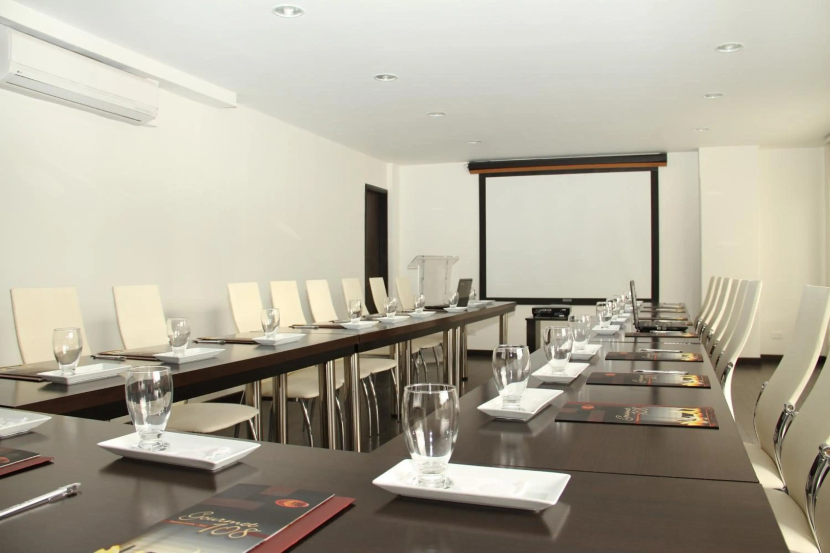 Photo - Hotel Suites 108