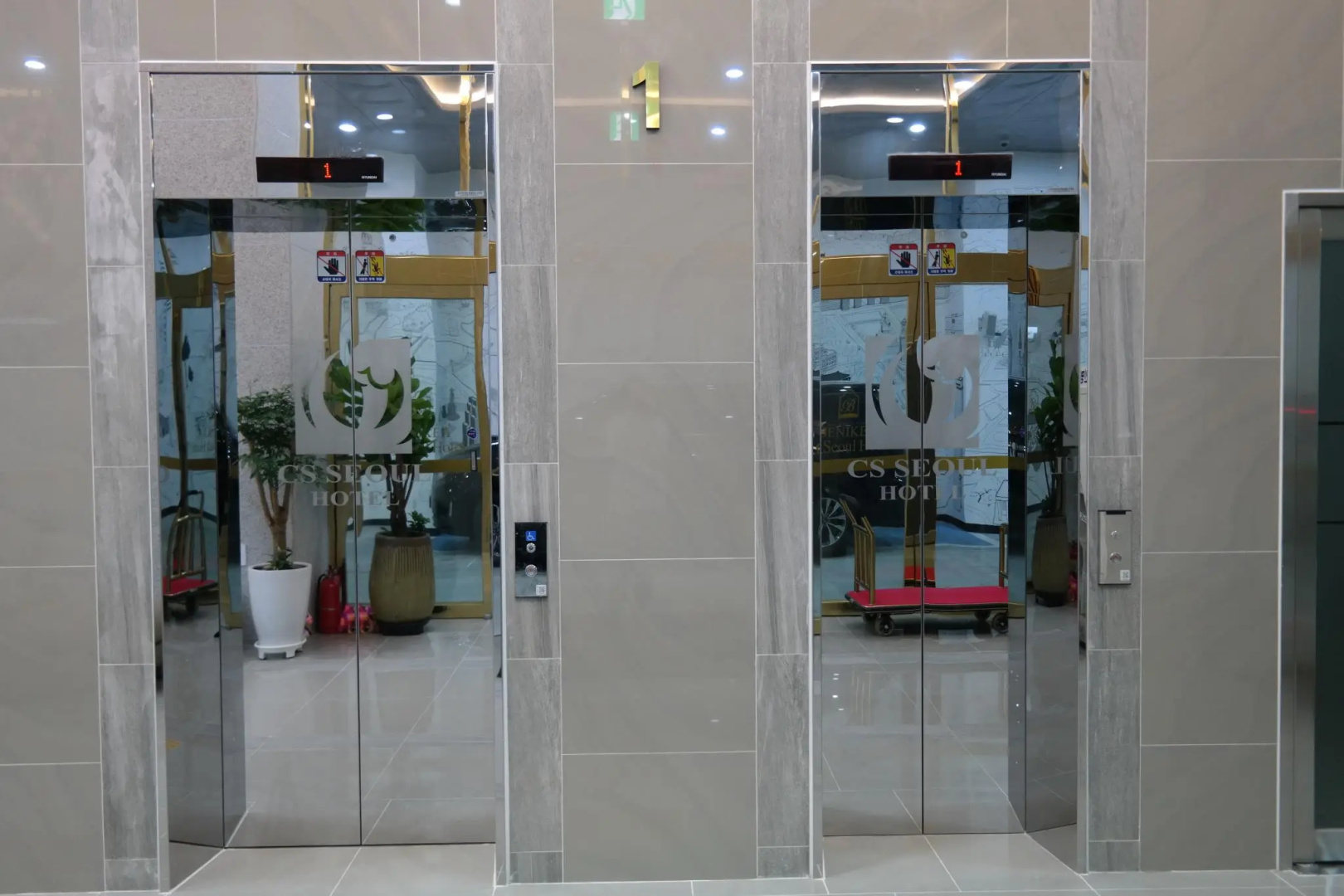 Photo - H Avenue Hotel