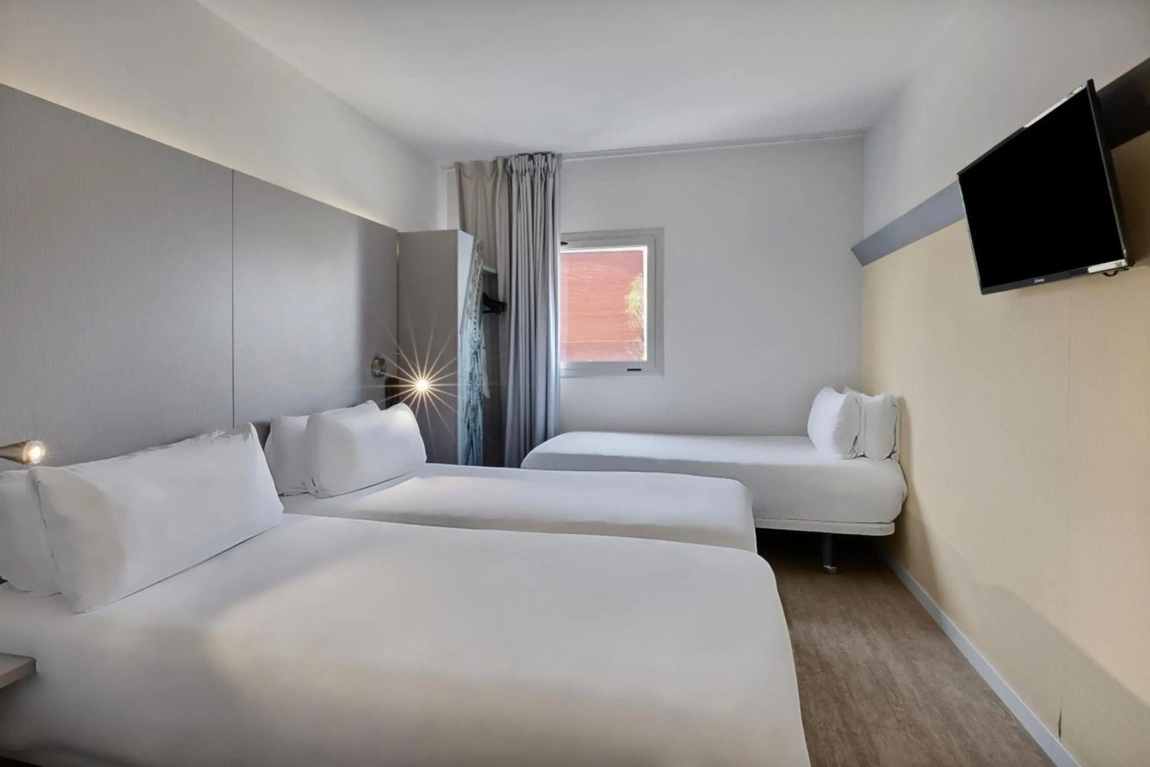 Foto - B&B HOTEL Girona 2