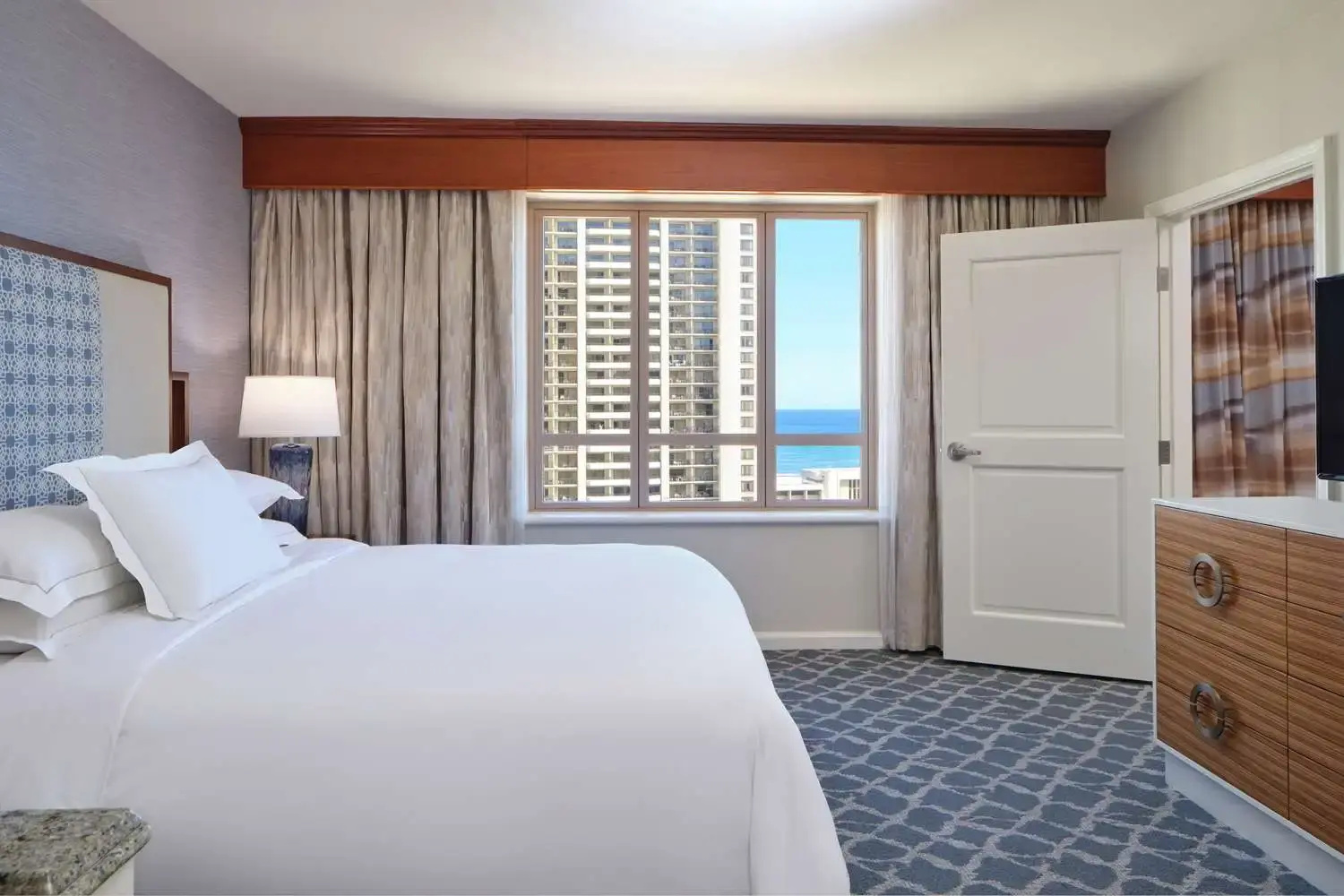 Photo - Hilton Grand Vacations Club Grand Waikikian Honolulu