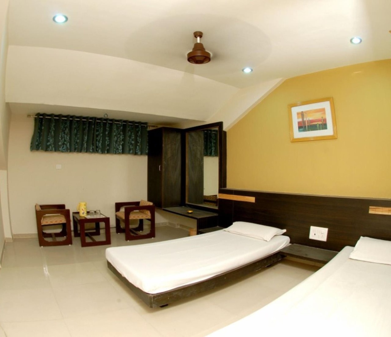 Hotel Rahi Local Unmarried Nri Not Alloewed