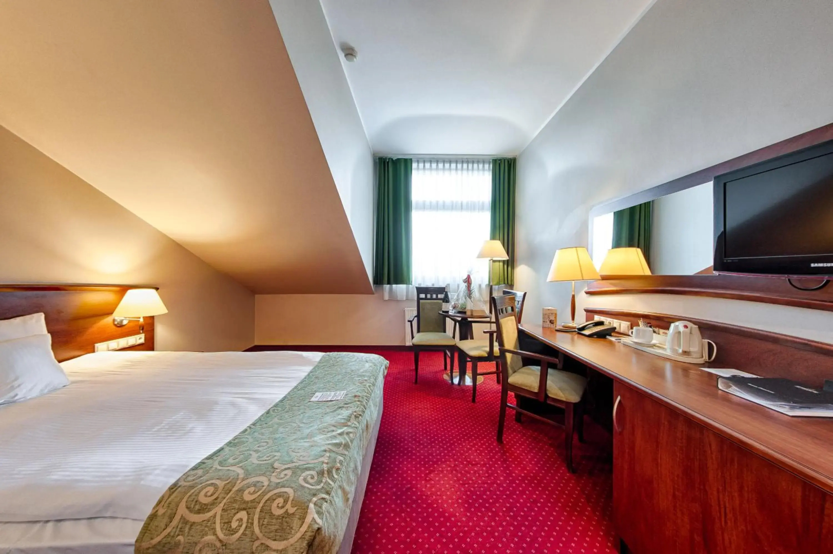 Photo - Grand Royal Hotel
