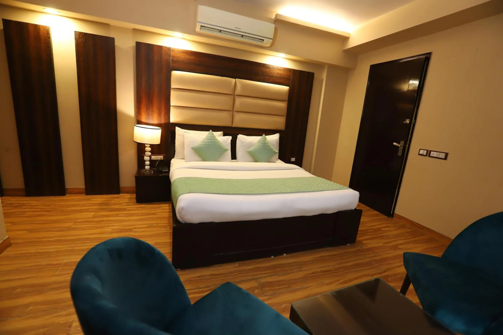 Foto - Hotel Palm Grand Naraina New Delhi - Couple Friendly Local IDs Accepted