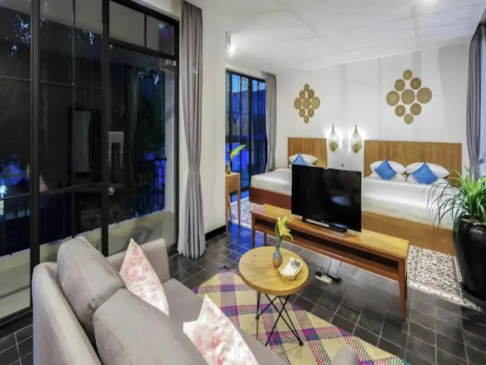 Photo - Family Suite with Balcony