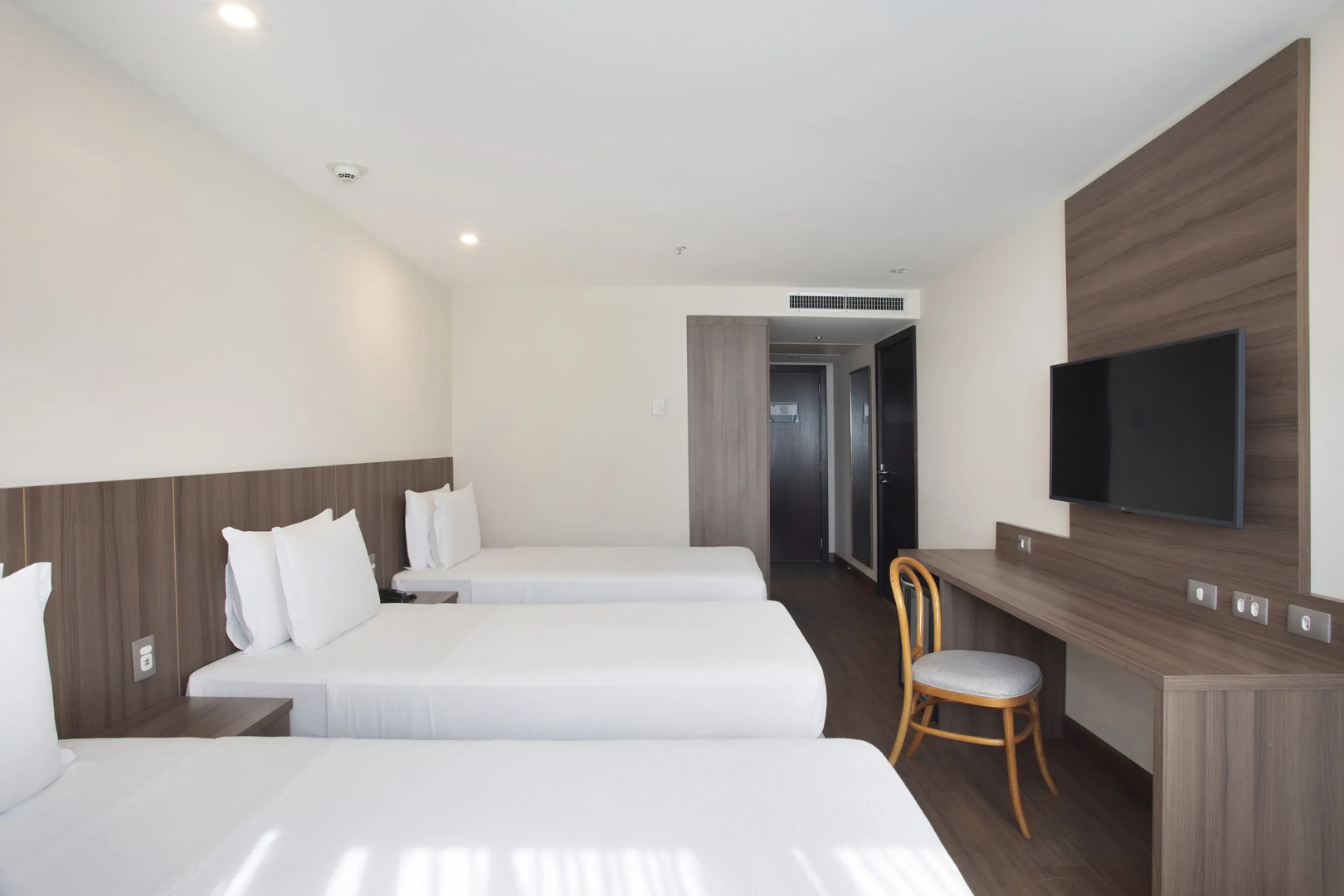 Photo - Windsor Tower Hotel