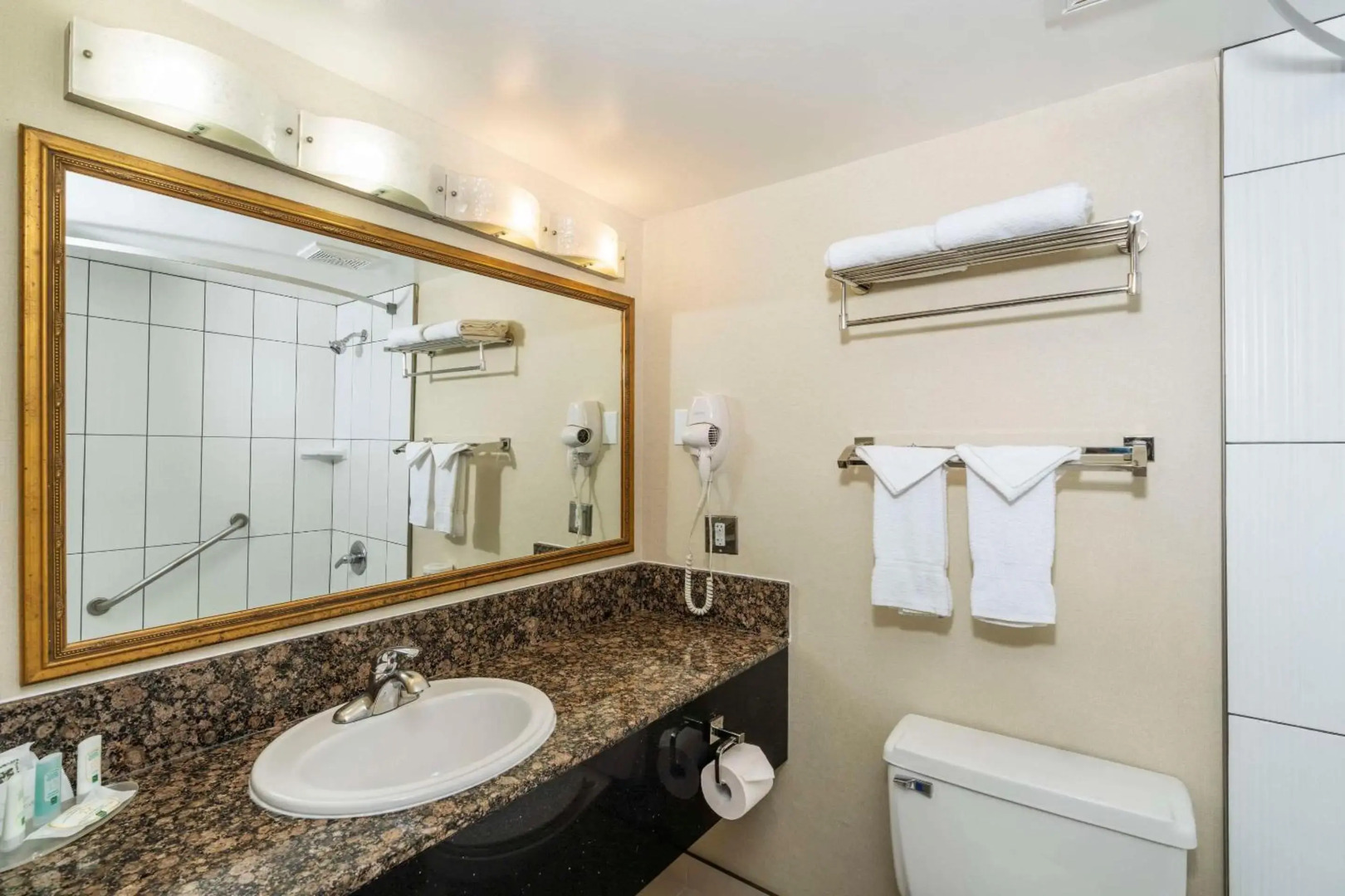 Photo - Quality Inn Downtown Inner Harbour