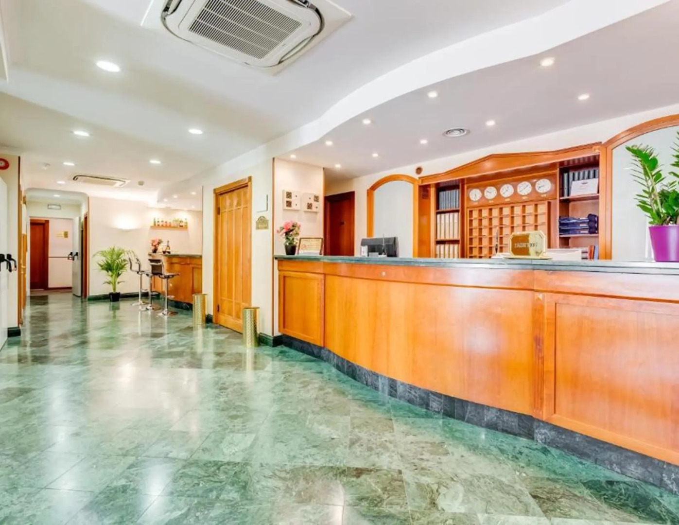 Photo - Romoli Hotel