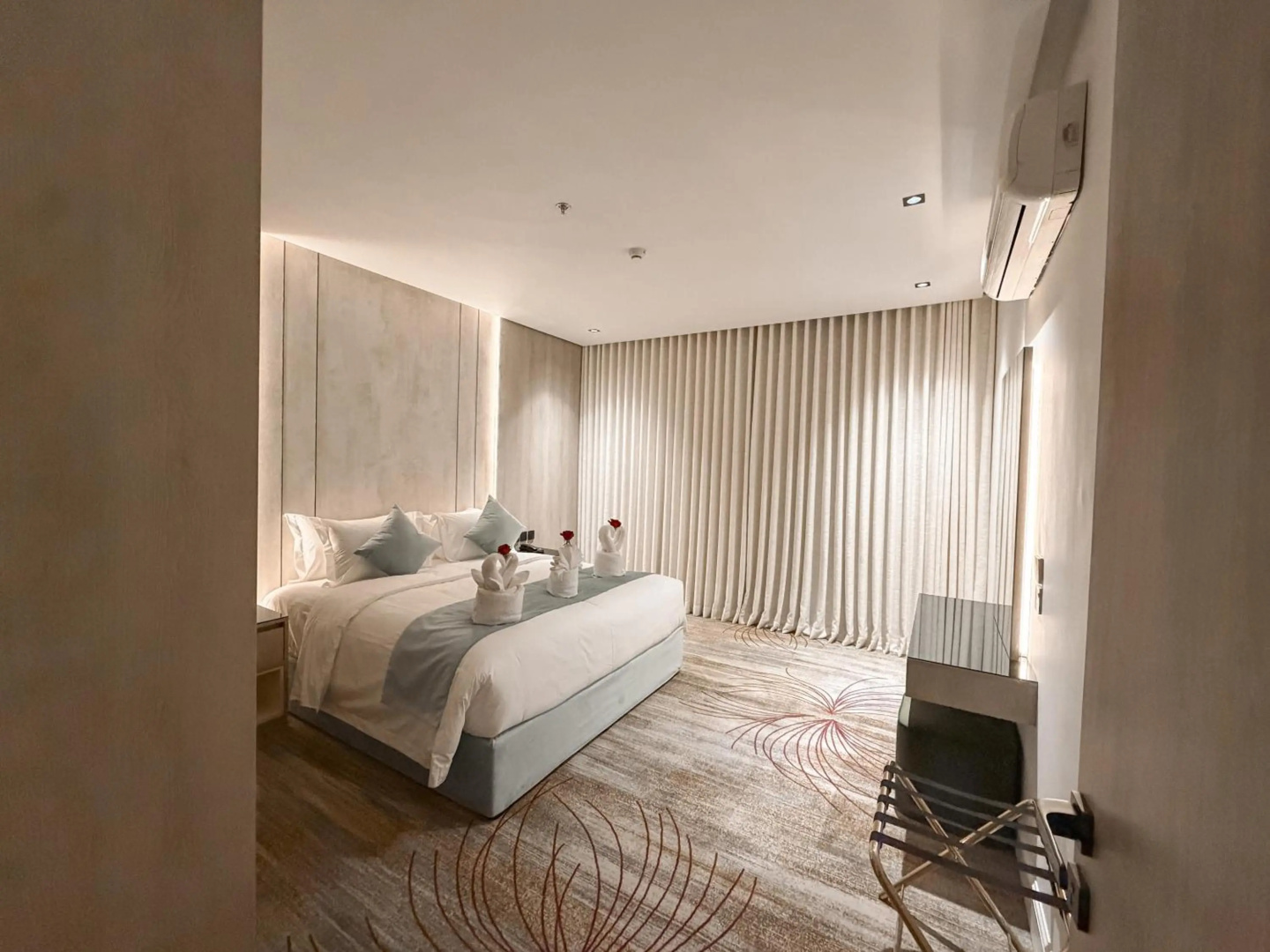 Photo - Rose Garden Hotel