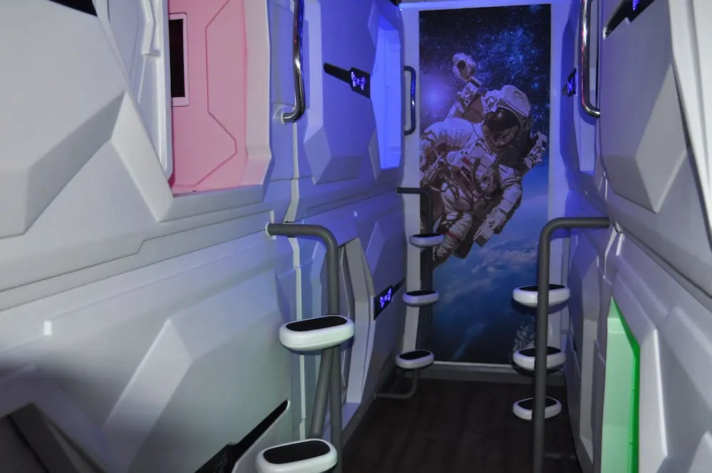 Foto - Cosmos Capsule Hub London