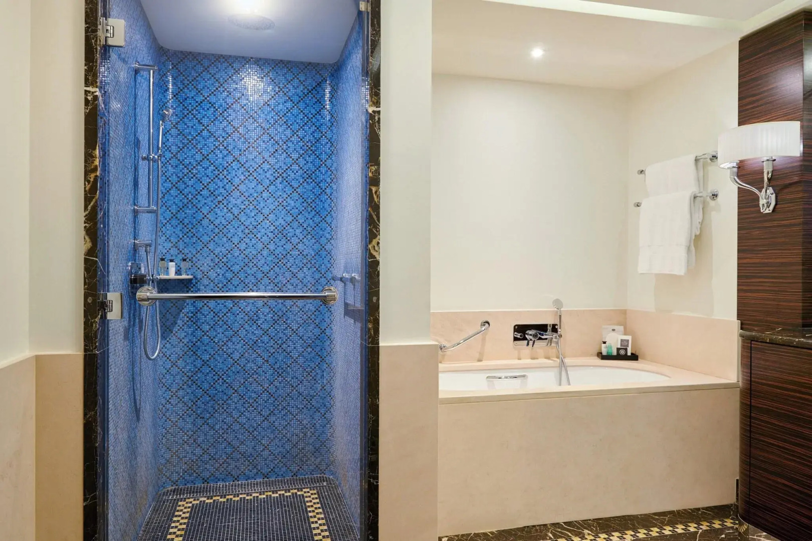 Photo - Prince de Galles, a Luxury Collection hotel, Paris