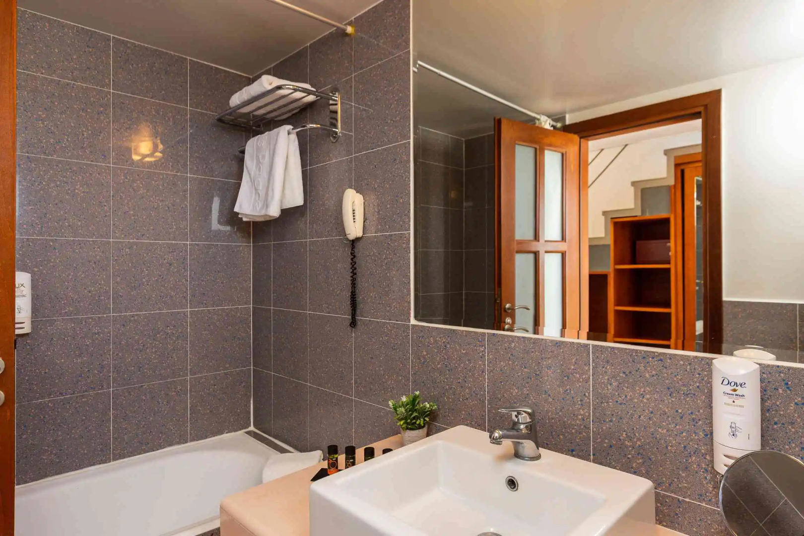 Photo - Theartemis Palace