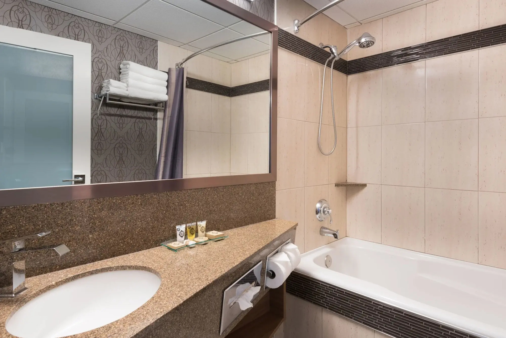 Photo - Carriage House Hotel & Conference Centre