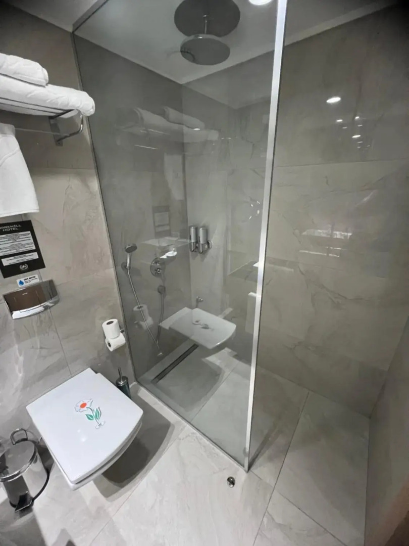 Photo - Darkhill Hotel