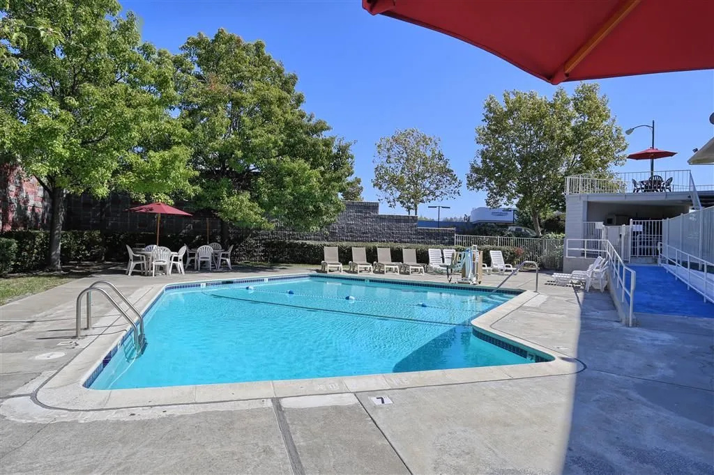 Foto - Super 8 by Wyndham Walnut Creek