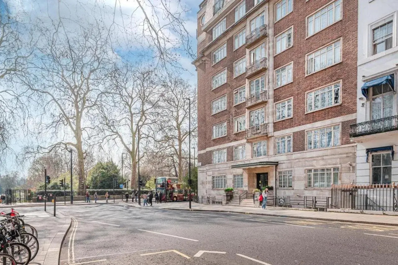 Photo - Fountain House Apartments - Hyde Park, London