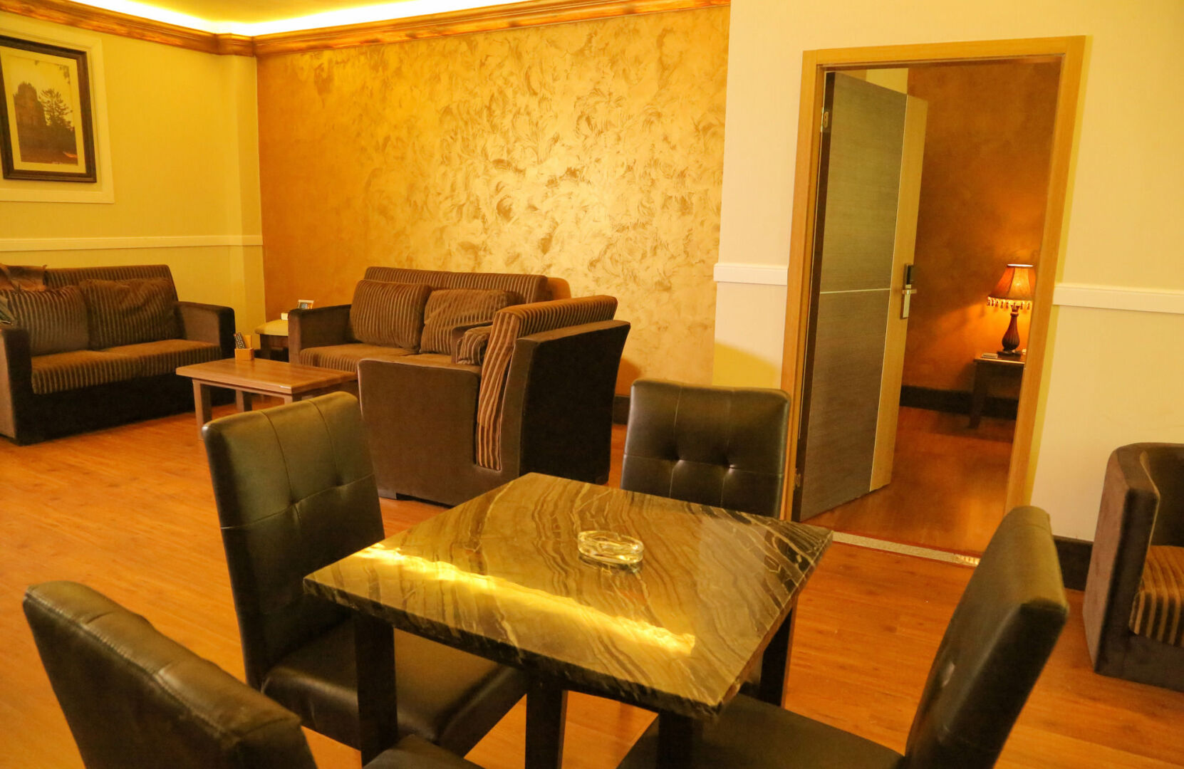 Photo - Monarch Hotel