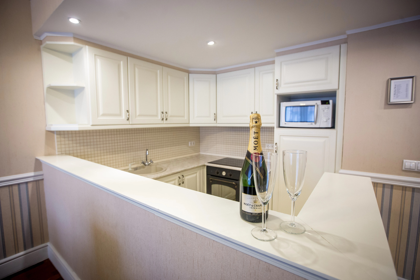 Foto - Queen's Court Hotel & Residence