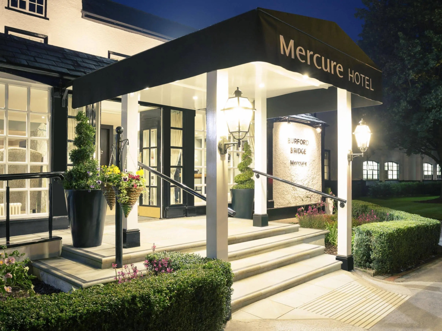 Photo - Sunday Box Hill Burford Bridge Hotel