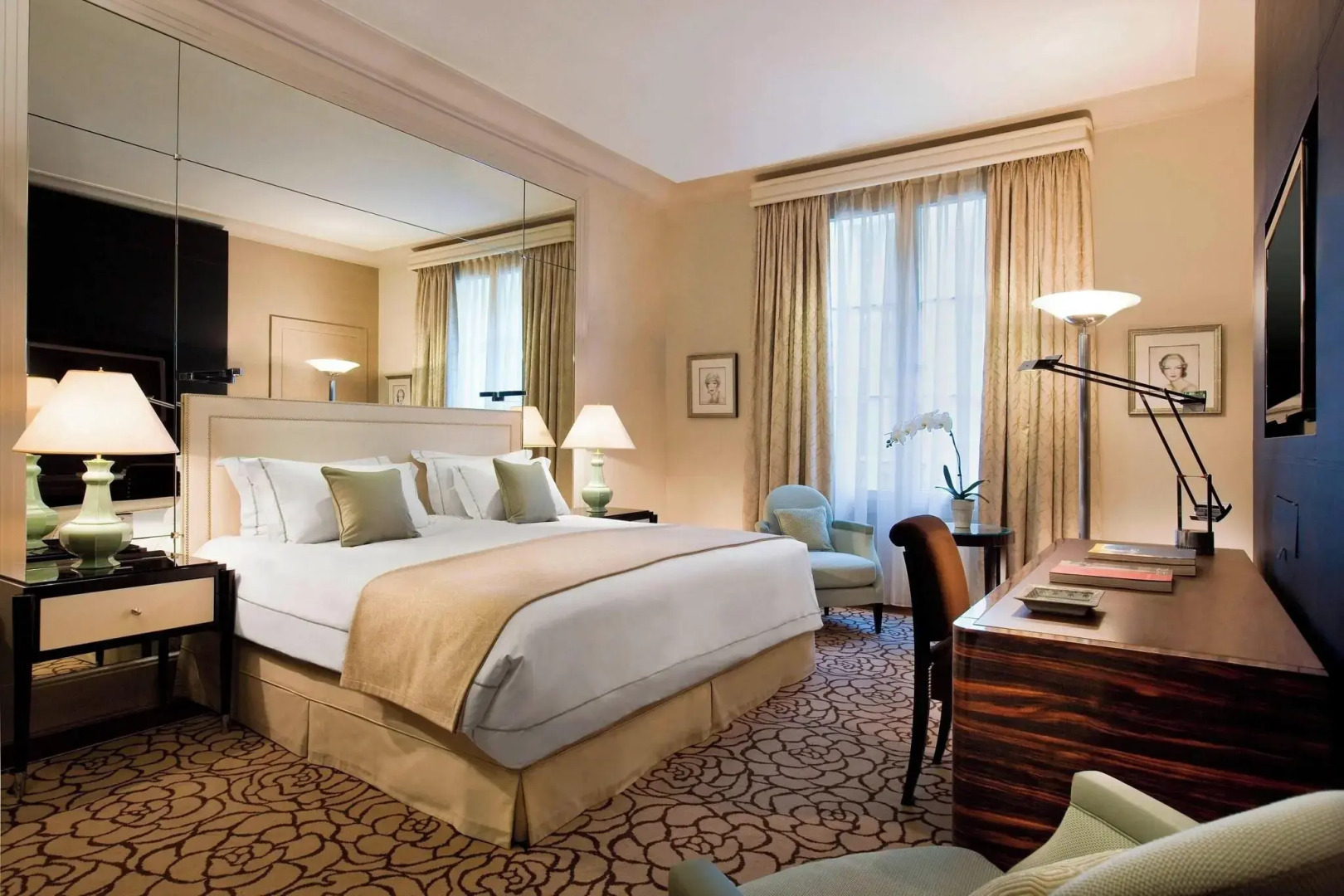 Photo - Prince de Galles, a Luxury Collection hotel, Paris