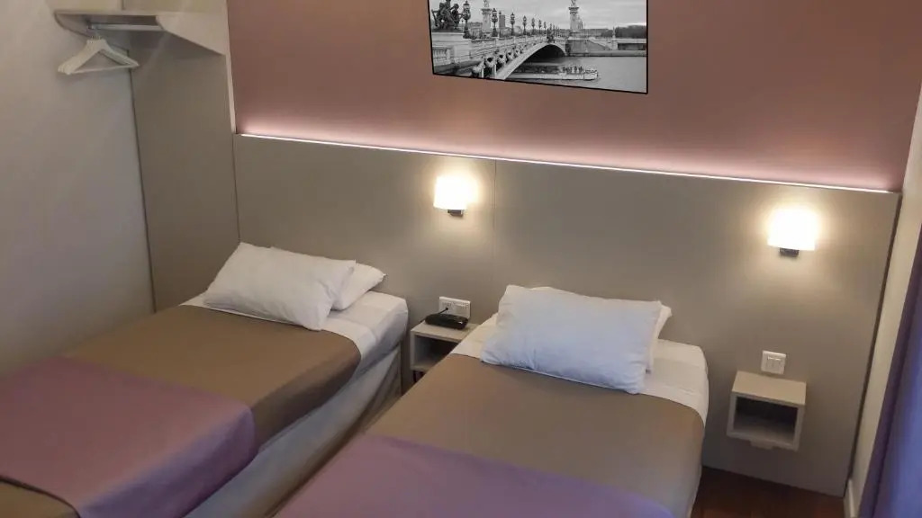 Photo - Modern Hotel