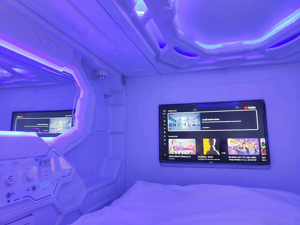 Foto - Met A Space Pod @Phrom Phong