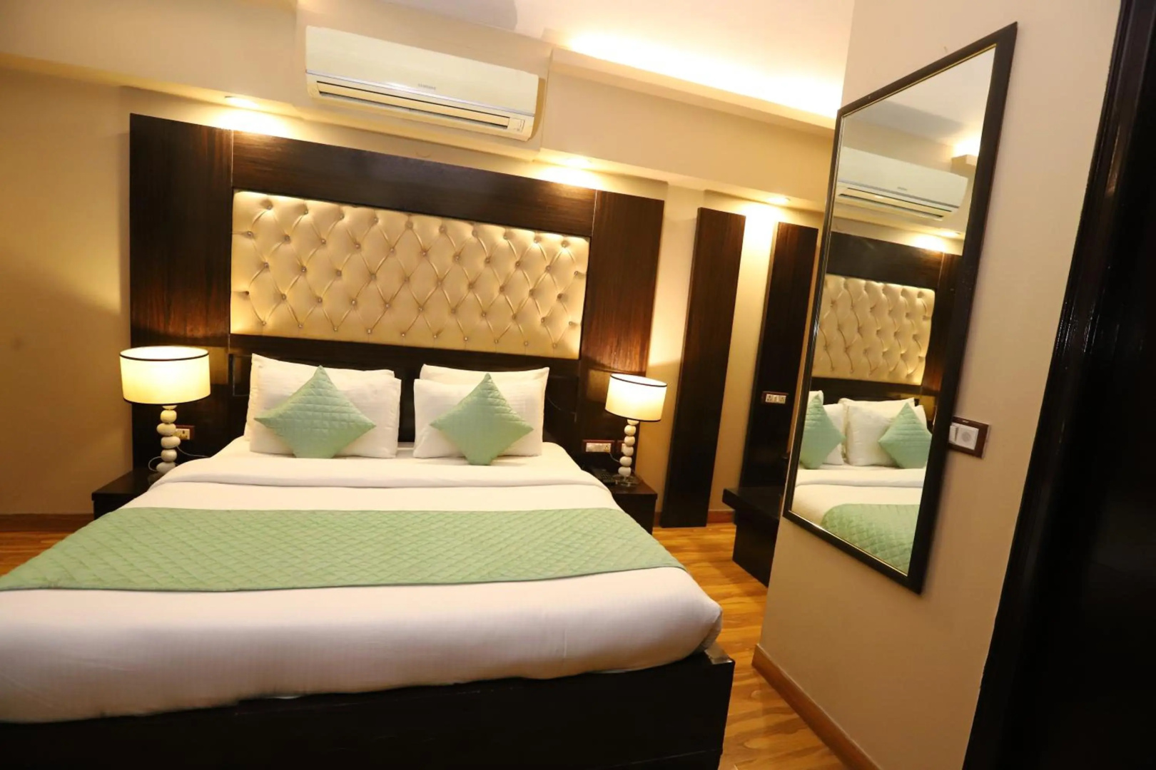 Foto - Hotel Palm Grand Naraina New Delhi - Couple Friendly Local IDs Accepted