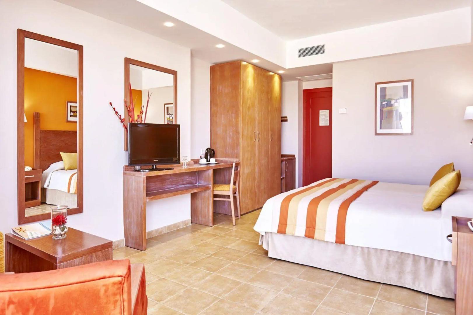 Photo - Universal Grand León & Spa