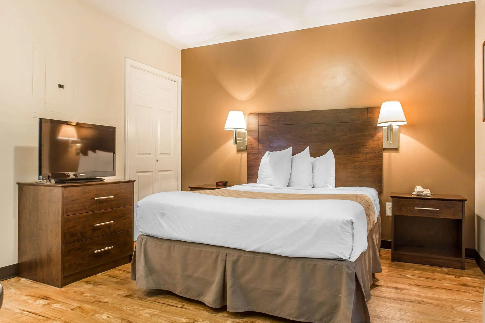 Photo - Suburban Studios near University of North Carolina-Charlotte