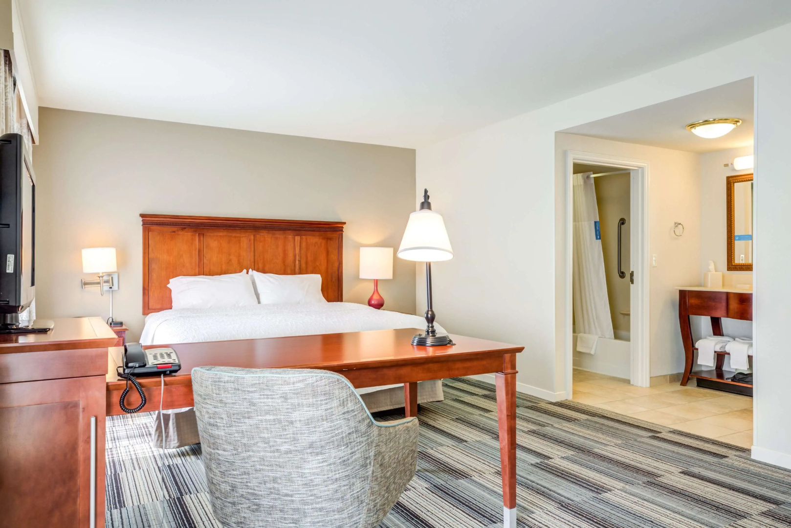 Photo - Hampton Inn & Suites Westford-Chelmsford