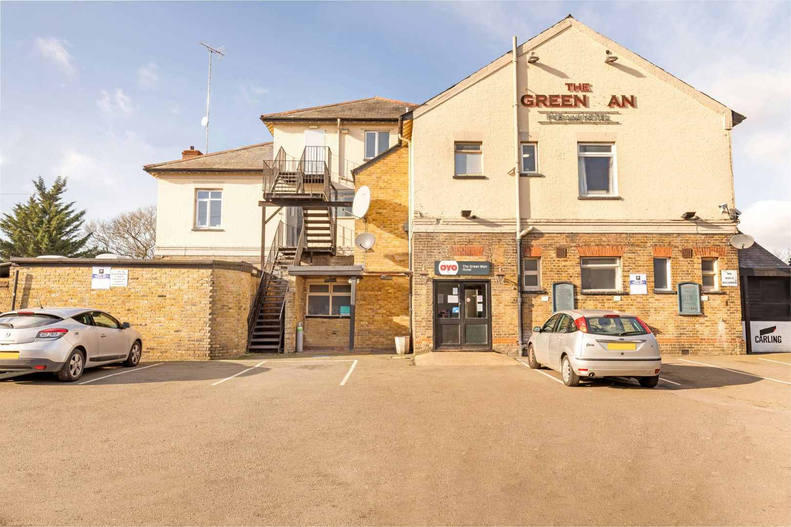 Photo - OYO The Green Man Pub and Hotel