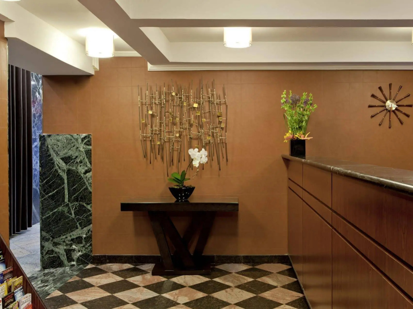 Photo - Broadway Plaza Hotel