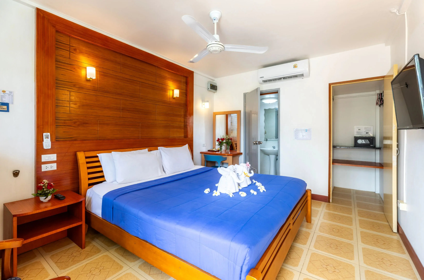 Photo - The Expat Hotel