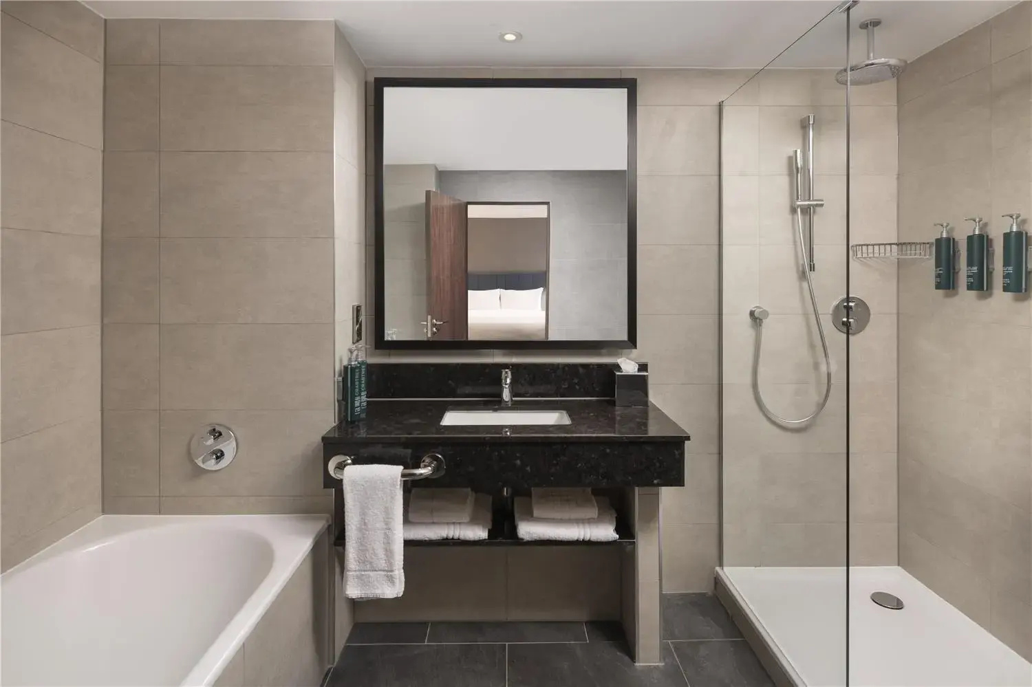 Photo - Hilton Garden Inn London Heathrow Terminal 2 and 3