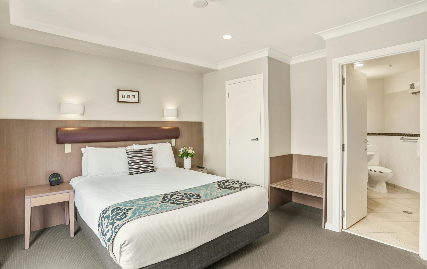 Photo - Parkside Hotel & Apartments