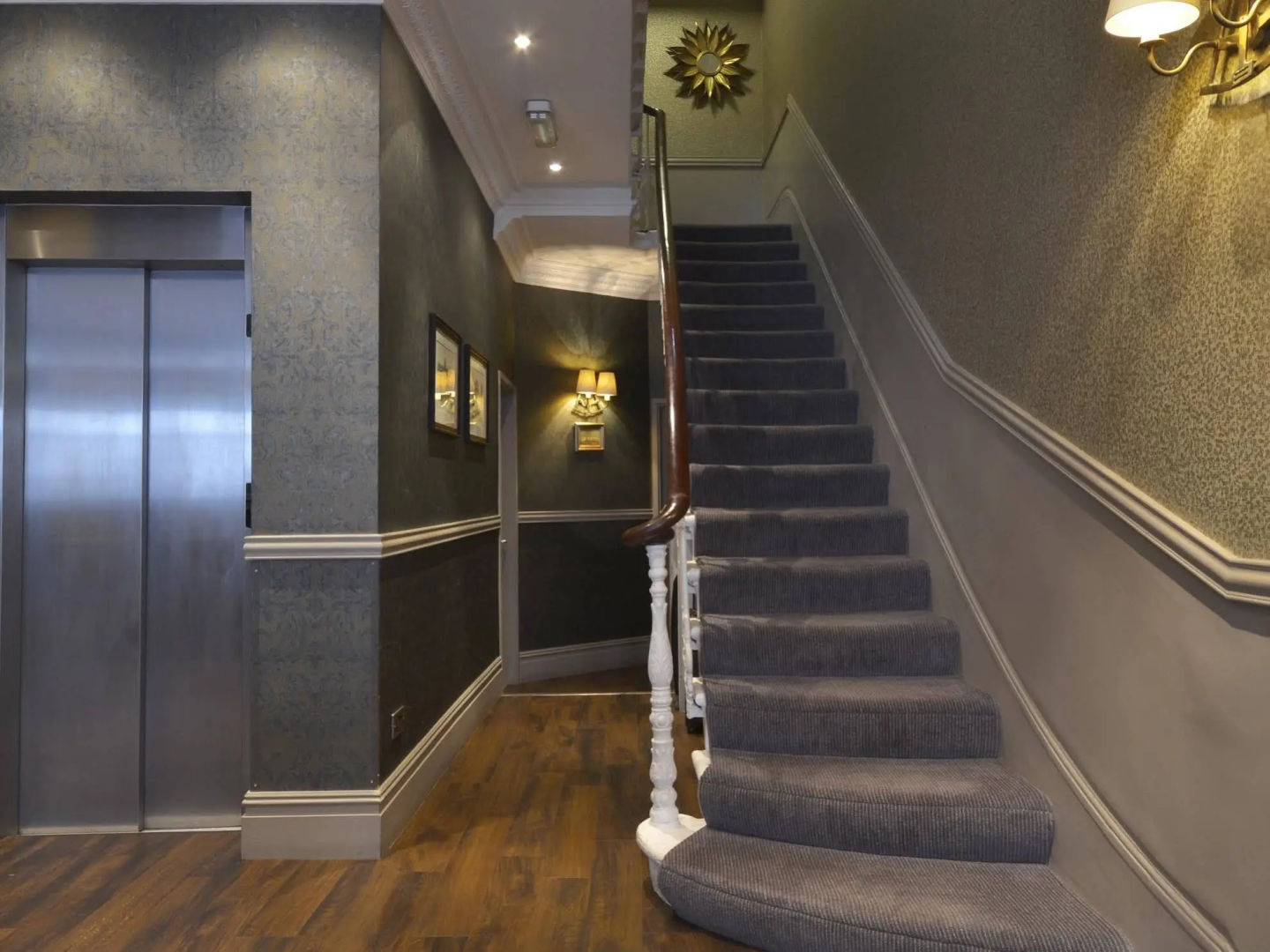 Photo - Princes Square Hotel