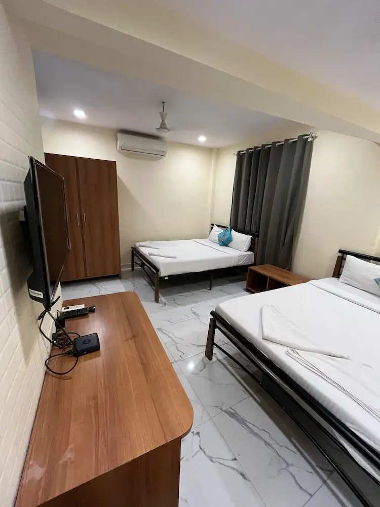 Photo - Red House Hostels - POWAI HOSTELS GROUPS