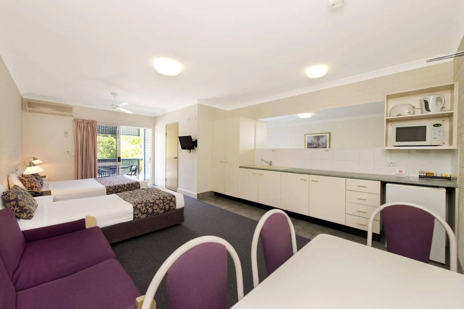 Photo - Benson Court Motel