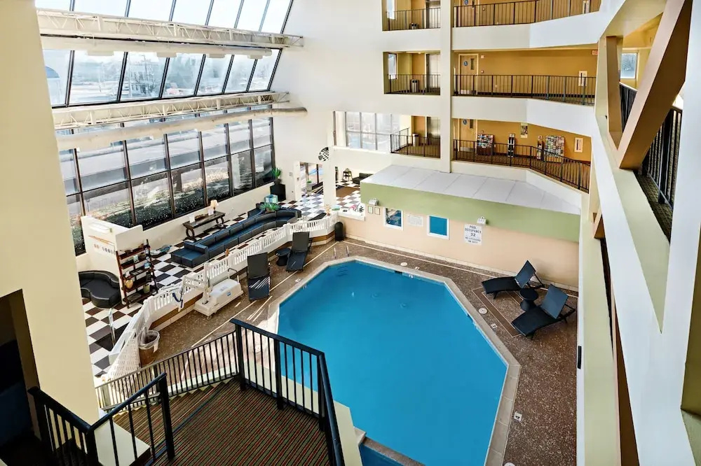 Photo - The Atrium Resort, Virginia Beach by Vacatia