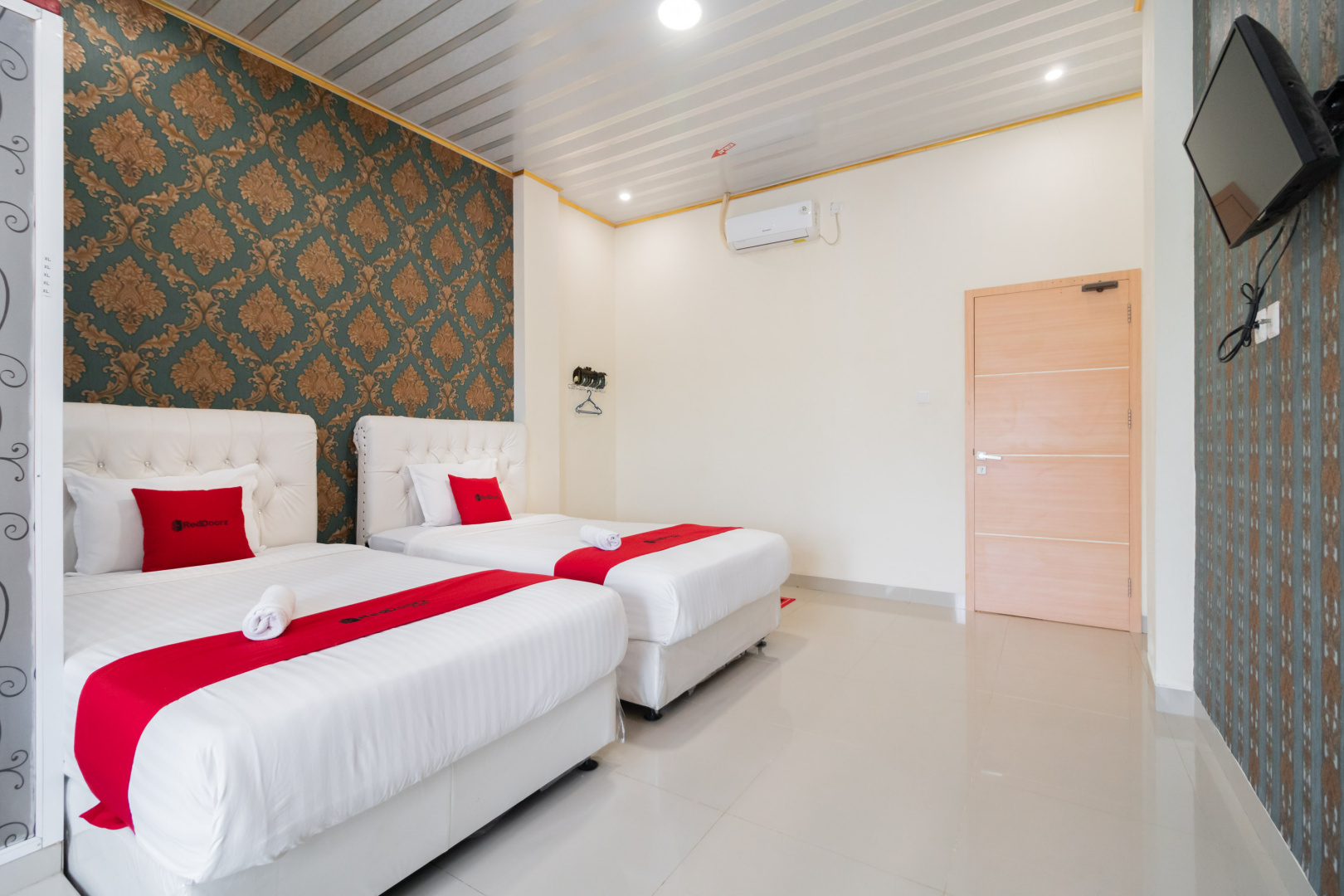 RedDoorz Syariah near Minangkabau International Airport