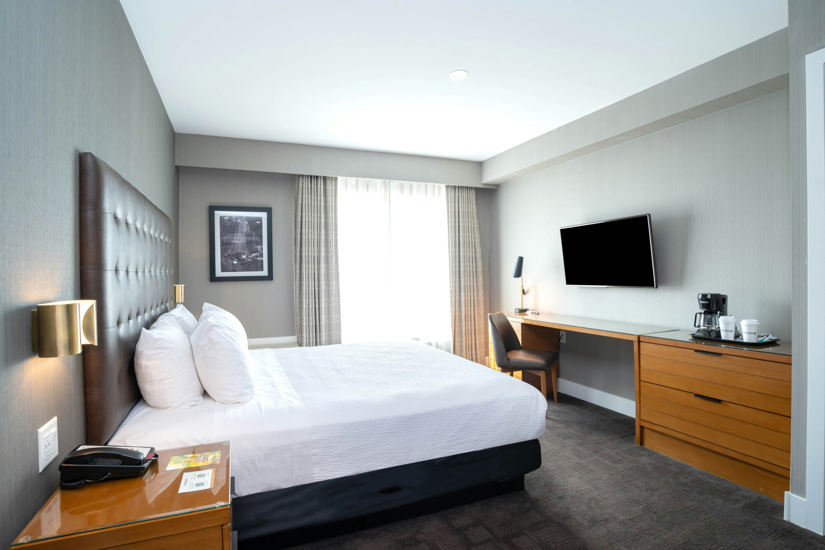 Photo - Sandman Hotel Hamilton