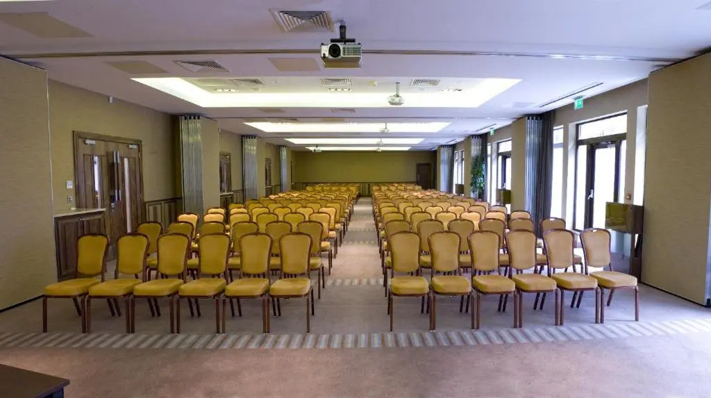 Photo - Camden Court Hotel