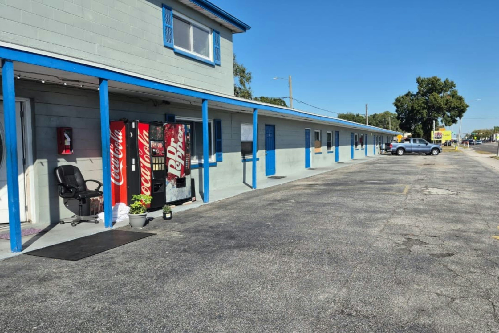 Photo - Base Motel By OYO South Tampa