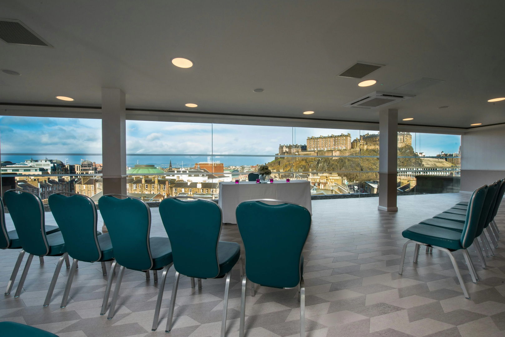 Photo - DoubleTree by Hilton Edinburgh City Centre