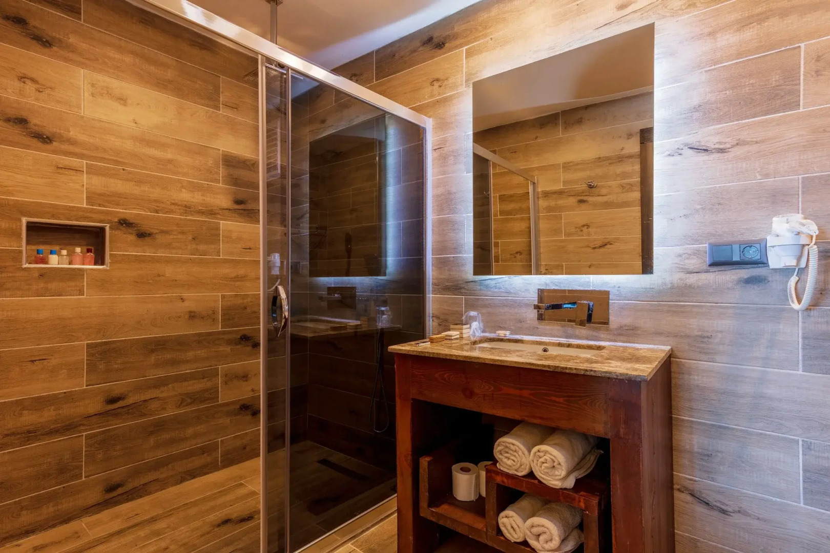 Photo - Manaspark Deluxe Hotel