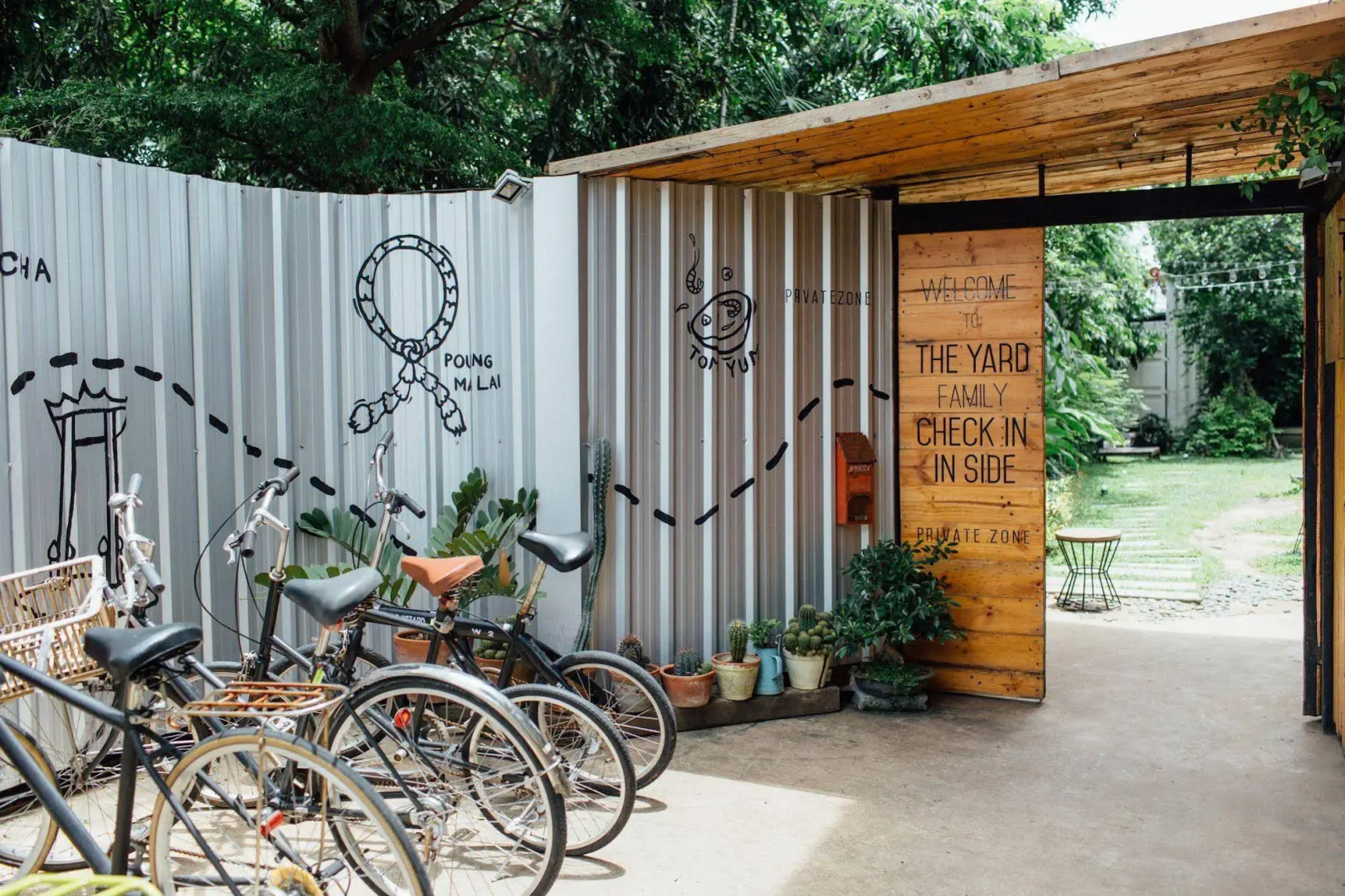 Foto - The Yard Bangkok Hostel