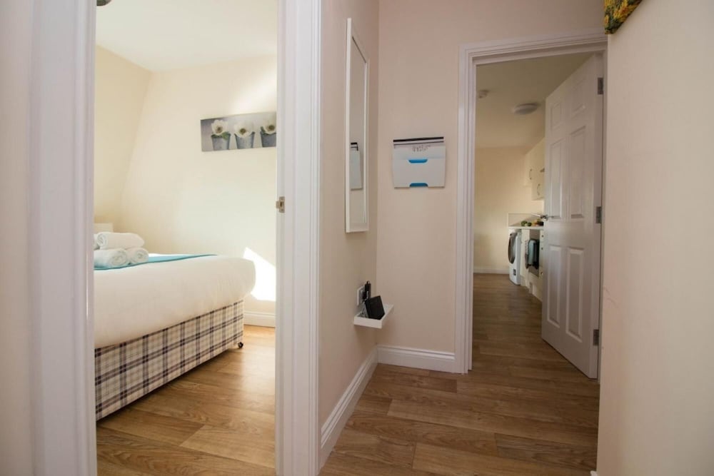 Stayzo Castle Penthouse 17 - A Clean Fresh Modern Apartment With Free Wi-fi