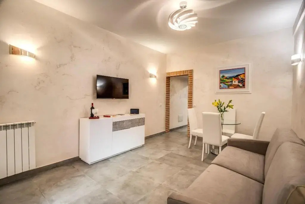 Photo - Tritone Top House