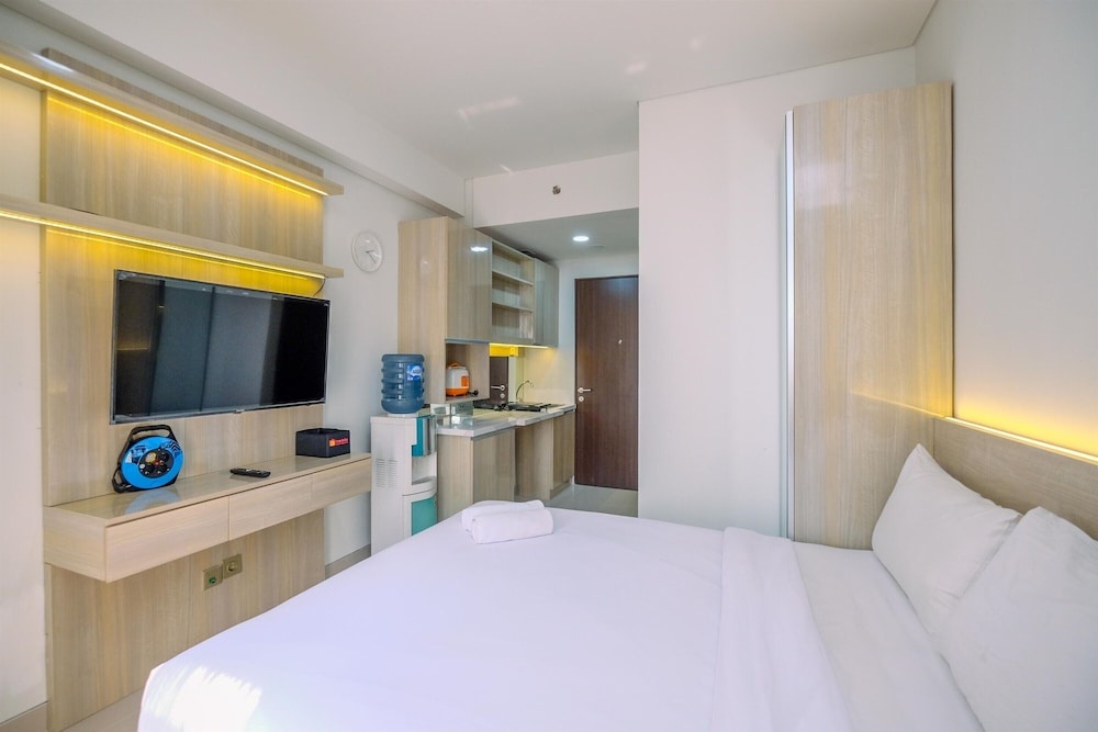 Cozy And Restful Studio At Transpark Cibubur Apartment