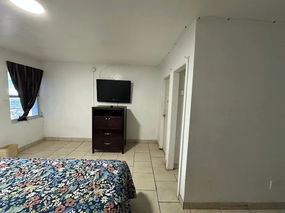 Photo - Antigua Motel by OYO Tampa US - 41